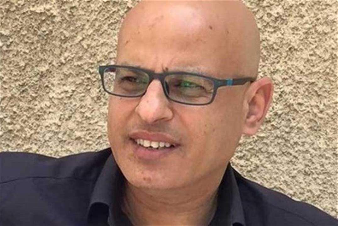 عباس شاهين يعايد السياسيين اللبنانيين بعيدهم في الأول من نيسان-فيديو