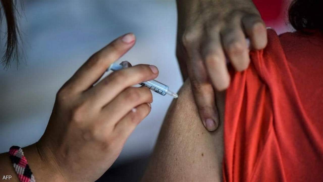 خبراء يكشفون الأعراض "الحقيقية" للقاحات كورونا