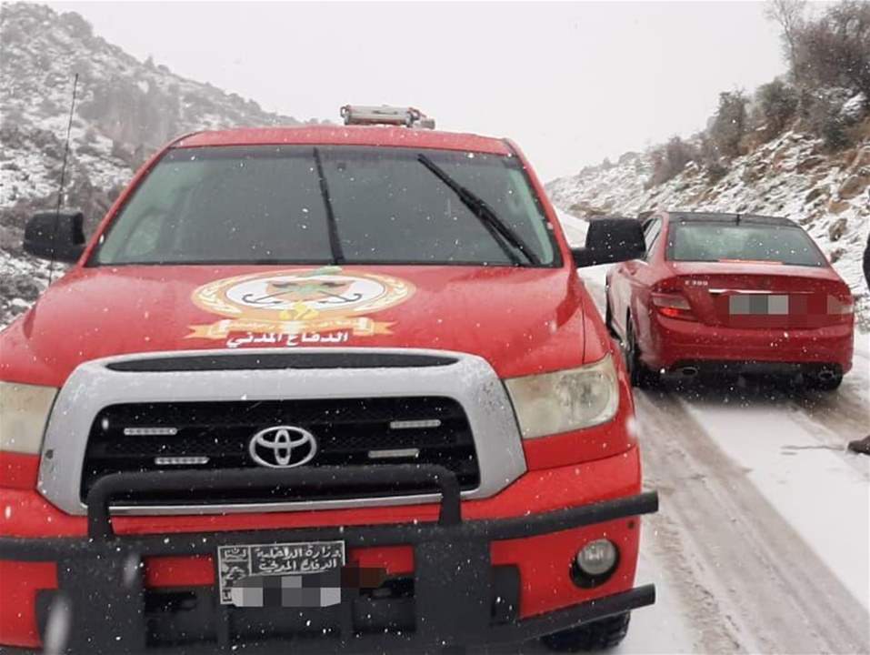 إنقاذ مواطنين احتجزتهم الثلوج داخل سياراتين على طريق شبعا