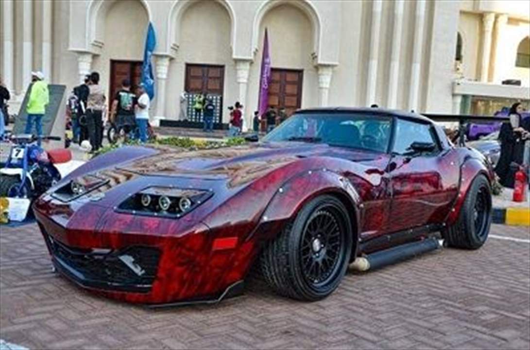 صور: سوق التنين معرض لـ 100 سيارة كلاسيكية ورياضية خارقة