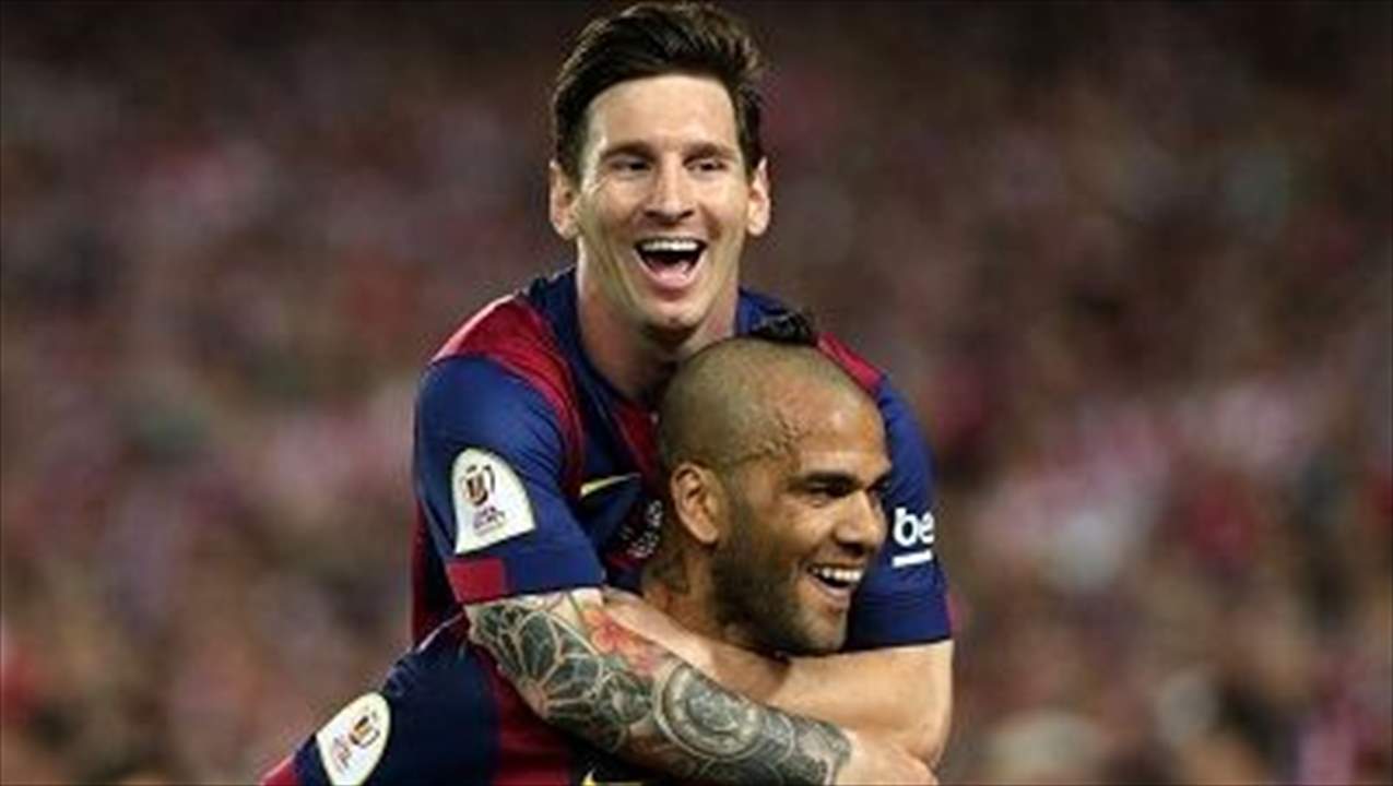 صورة: داني ألفيش يترك كرة القدم ليصبح حلاقًاً لميسي