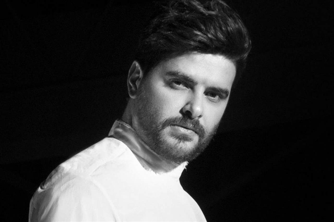 ناصيف زيتون بإطلالة مختلفة عن سابقاتها.. تخلّى عن لحيته وظهر بـ "الشنب" 