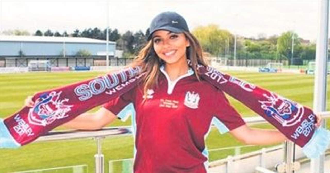 من هي جايد تيرفول الرئيسة الفخرية الجذابة للنادي الإنجليزي؟