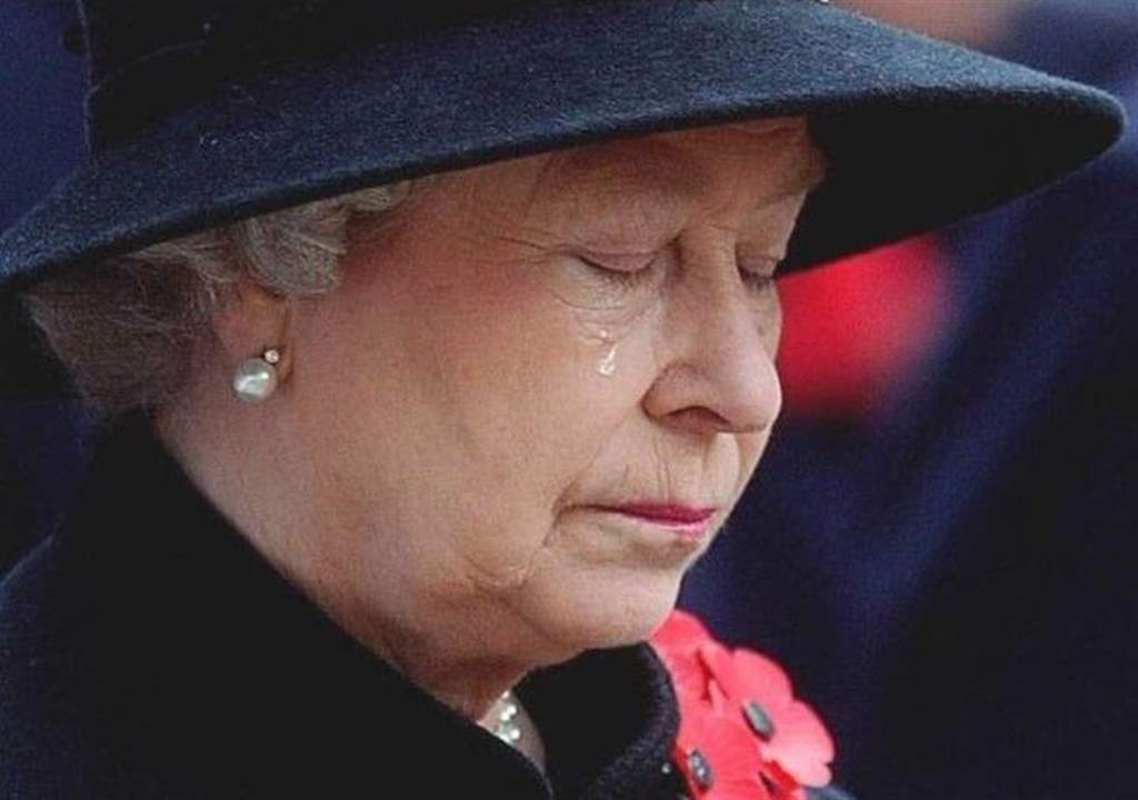 تعاطف واسع مع دموع الملكة إليزابيث على الأمير فيليب 