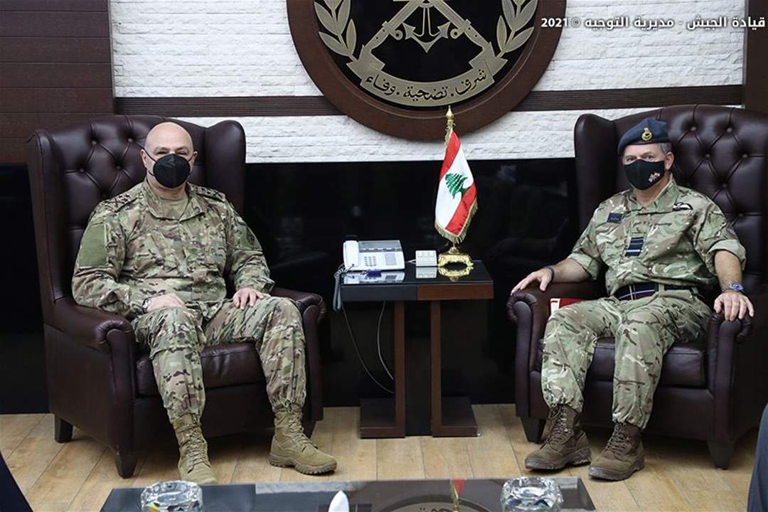 قائد الجيش يستقبل وفداً عسكرياً بريطانياً