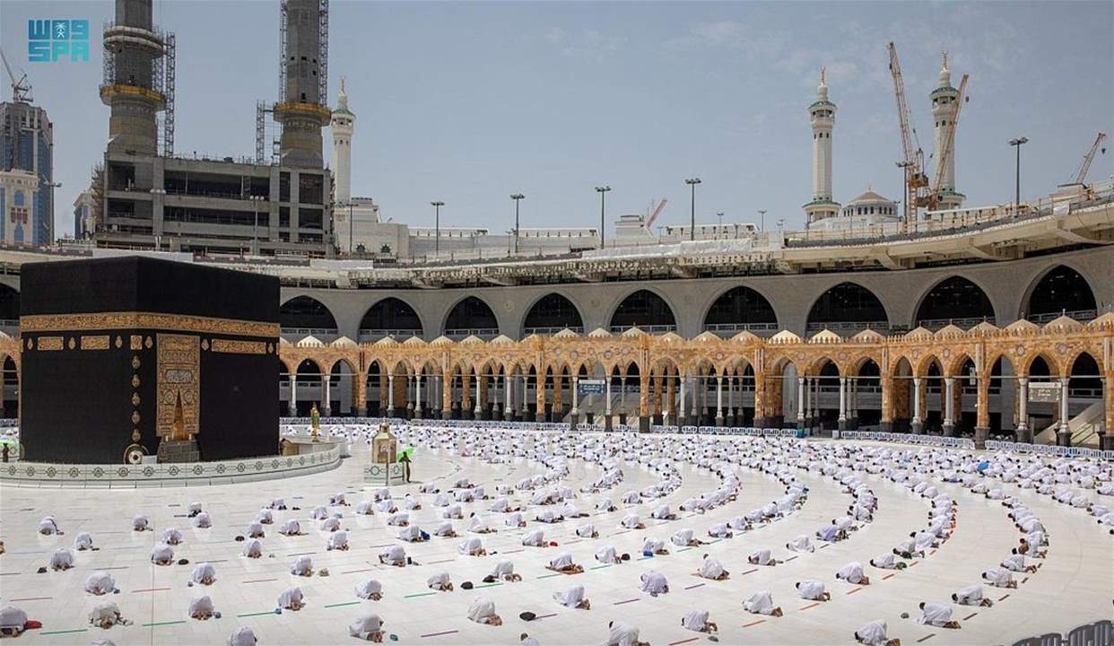 وسط إجراءات احترازية مكثّفة.. أول صلاة جمعة في رمضان بالحرم المكي