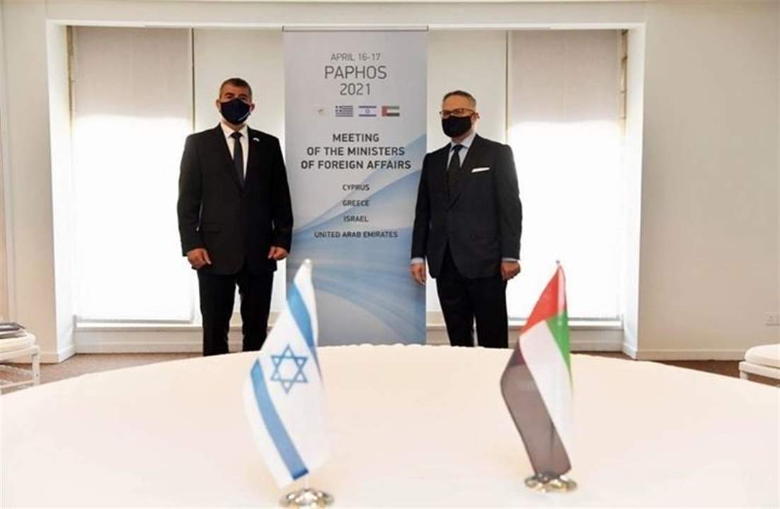 قرقاش يلتقي بأشكنازي خلال اجتماع رباعي في قبرص
