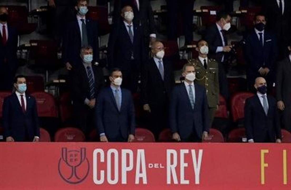 صورة: الملك يلعب "البيبي فوت" مع رئيس الحكومة والمجلس العسكري