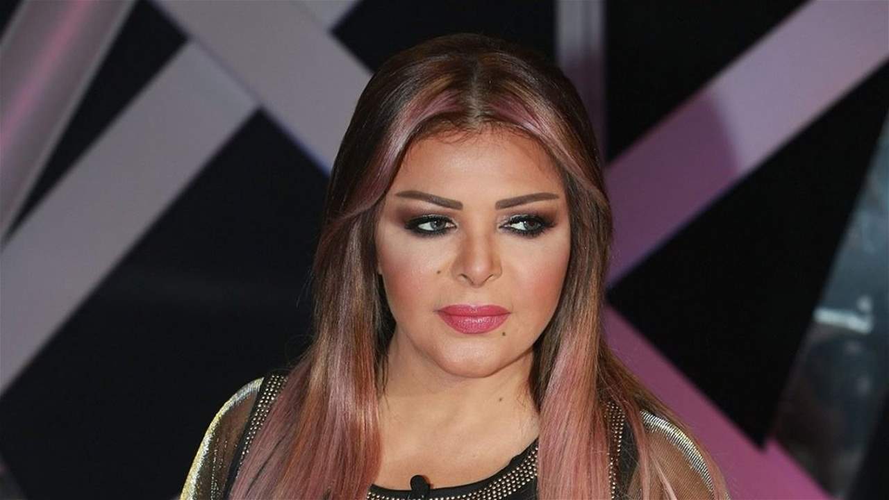 فلة الجزائرية تنعى شقيقتها خلال بثّ مباشر .. كلمات مؤثرة وبكاء!!