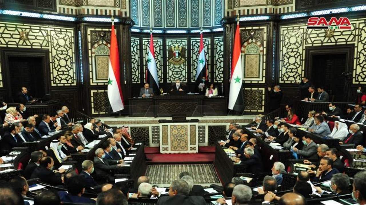 امرأة ثانية ..تواجه الأسد 