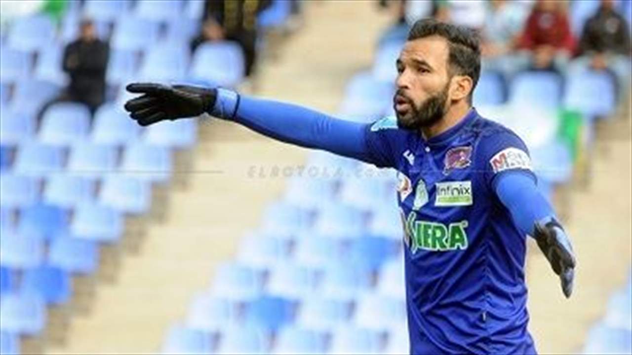 صور: نجاة حارس مرمى الرجاء البيضاوي واحتراق سيارته