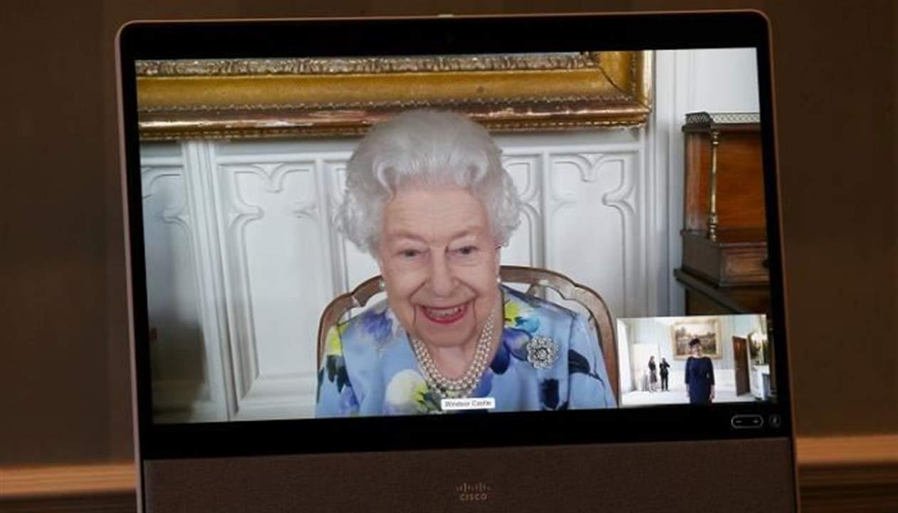 بالصور ـ ماذا فعلت الملكة إليزابيث بأول يوم عمل بعد وفاة الأمير فيليب؟