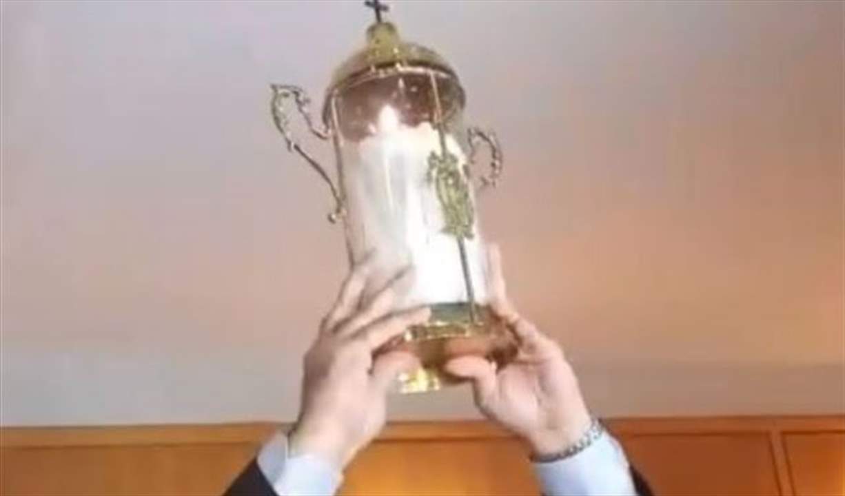 وصول شعلة النور من قبر السيد المسيح في القدس المحتلة إلى لبنان