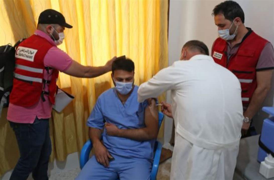 بدء حملة التطعيم ضد فيروس كورونا في إدلب معقل المعارضة السورية