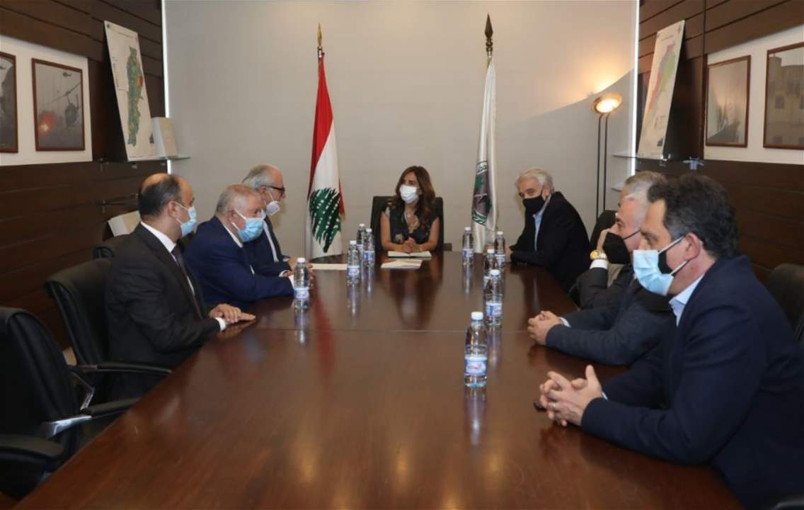 عكر استقبلت وفداً من جمعية جمعية الصناعيين وبحثت معه المشكلات التي تعترضهم في ظل الأوضاع الإقتصادية الراهنة