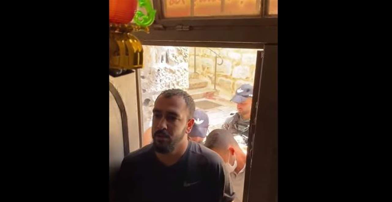 بالفيديو ـ "بابا وين لعبتي؟".. طفلة فلسطينية تسأل والدها أثناء اعتقاله من قبل قوات الاحتلال