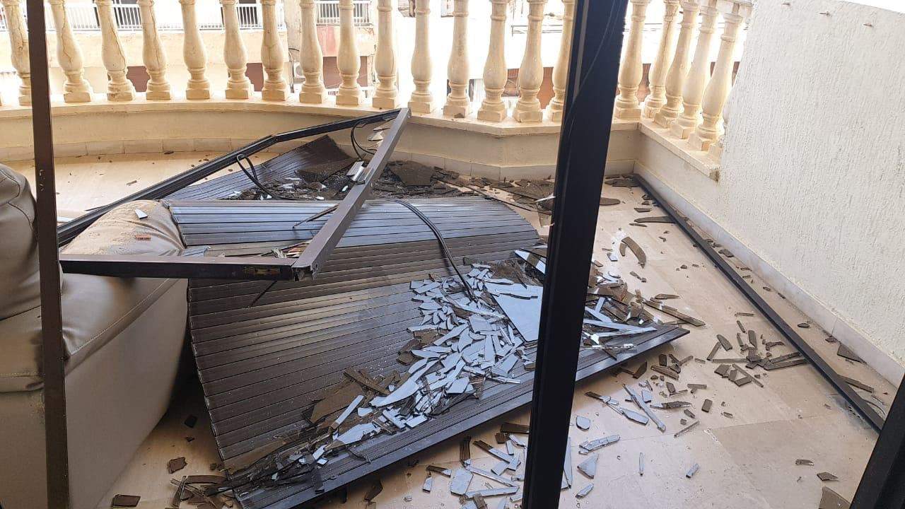 بالصور ـ تسرب غاز أدى لاندلاع حريق ترافق مع صوت قوي في محيط منطقة طريق الجديدة وفوج الاطفاء يتدخل