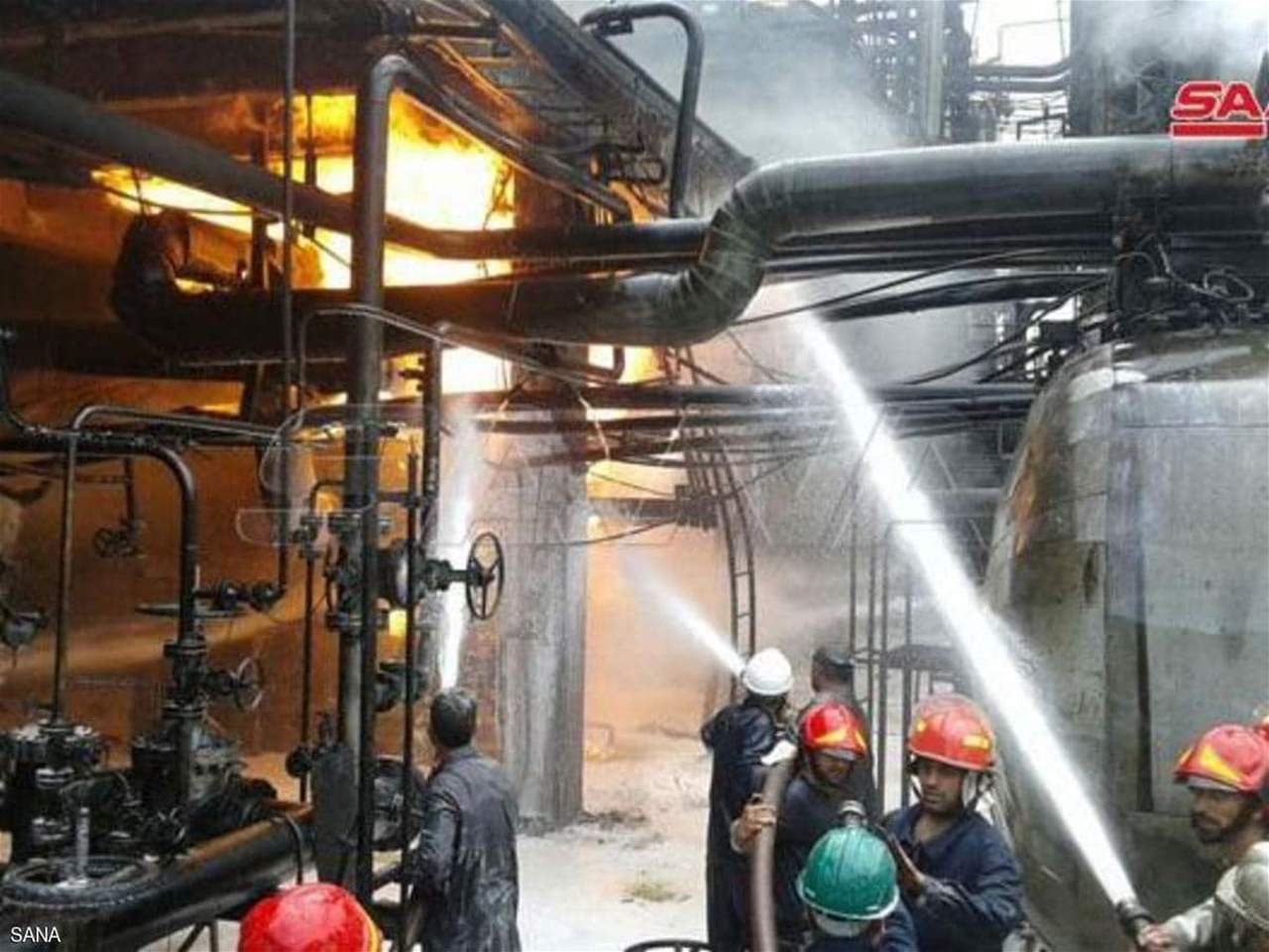 بالصور.. اندلاع حريق في مصفاة النفط الرئيسية في حمص