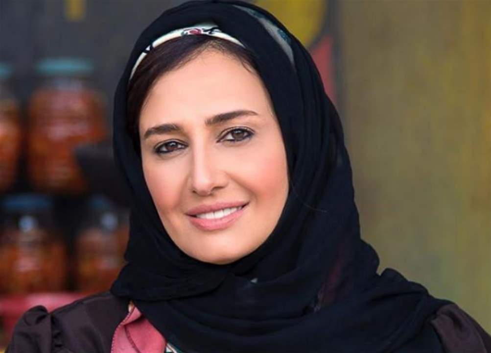 حلا شيحة تثير التساؤلات حول عودتها لإرتداء الحجاب!!