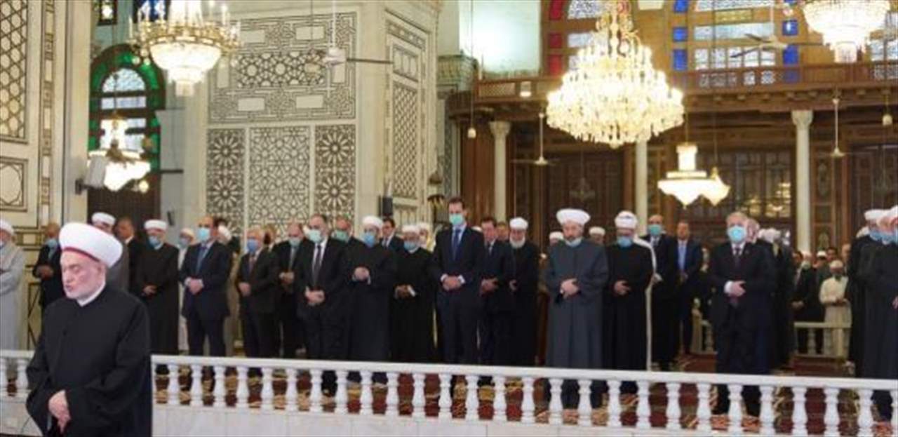 بالصور -  الأسد يؤدي صلاة عيد الفطر في الجامع الأموي الكبير بدمشق
