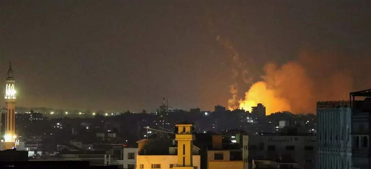 جيش الاحتلال يشن غارات برية وجوية مكثّفة على غزّة دون توغل قواته إلى القطاع