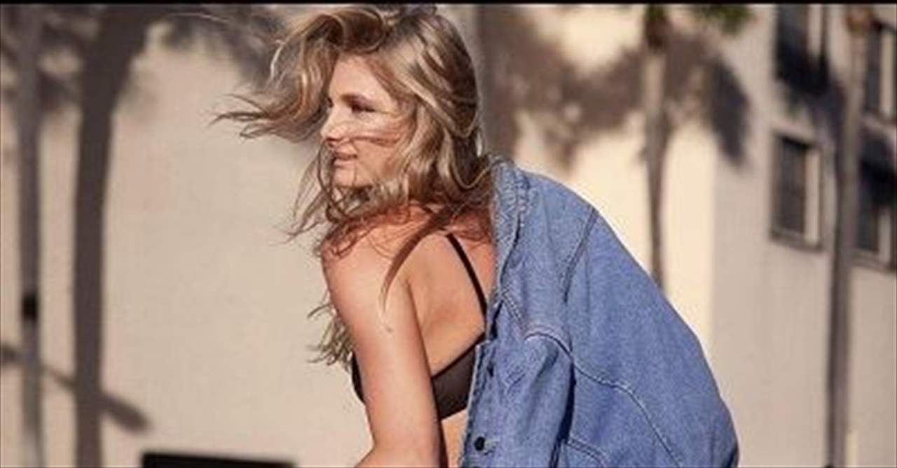 تعليق مشاركات نجمة التنس في الدورات بسبب .. اتصال جنسي !!