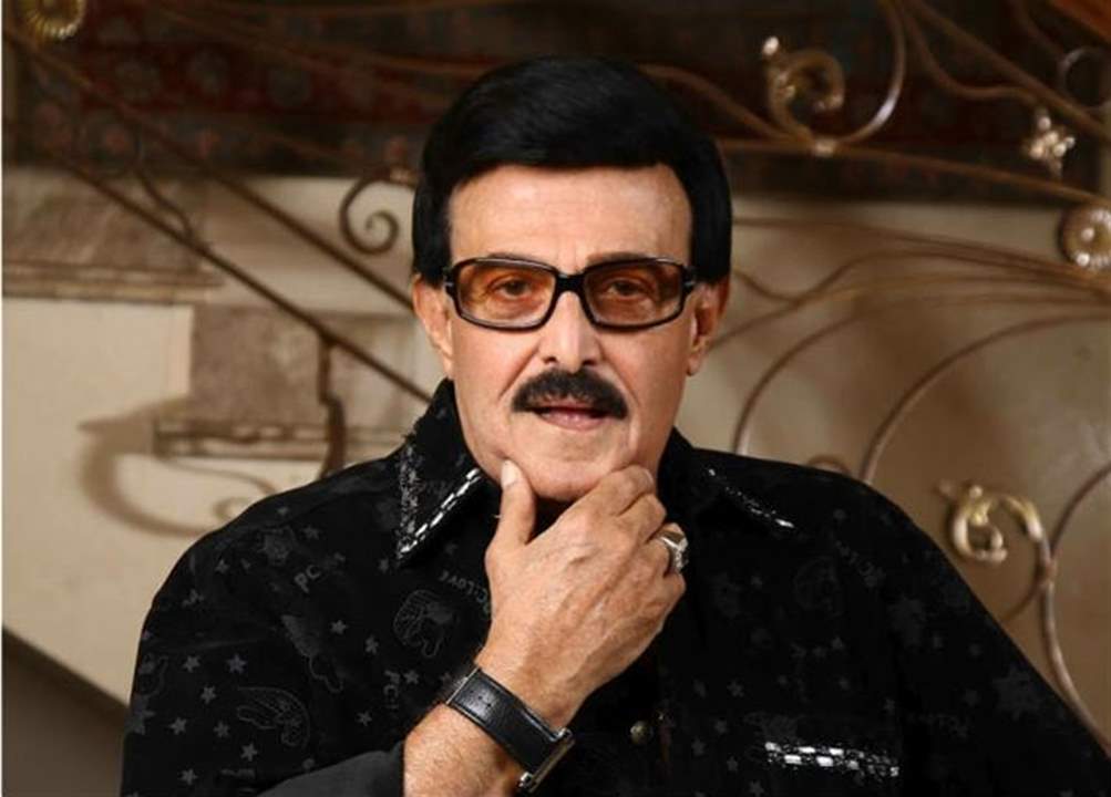 لحظة إخراج جثمان سمير غانم من المستشفى والجمهور يتعاطف مع أول ظهور لابنته إيمي سمير غانم!