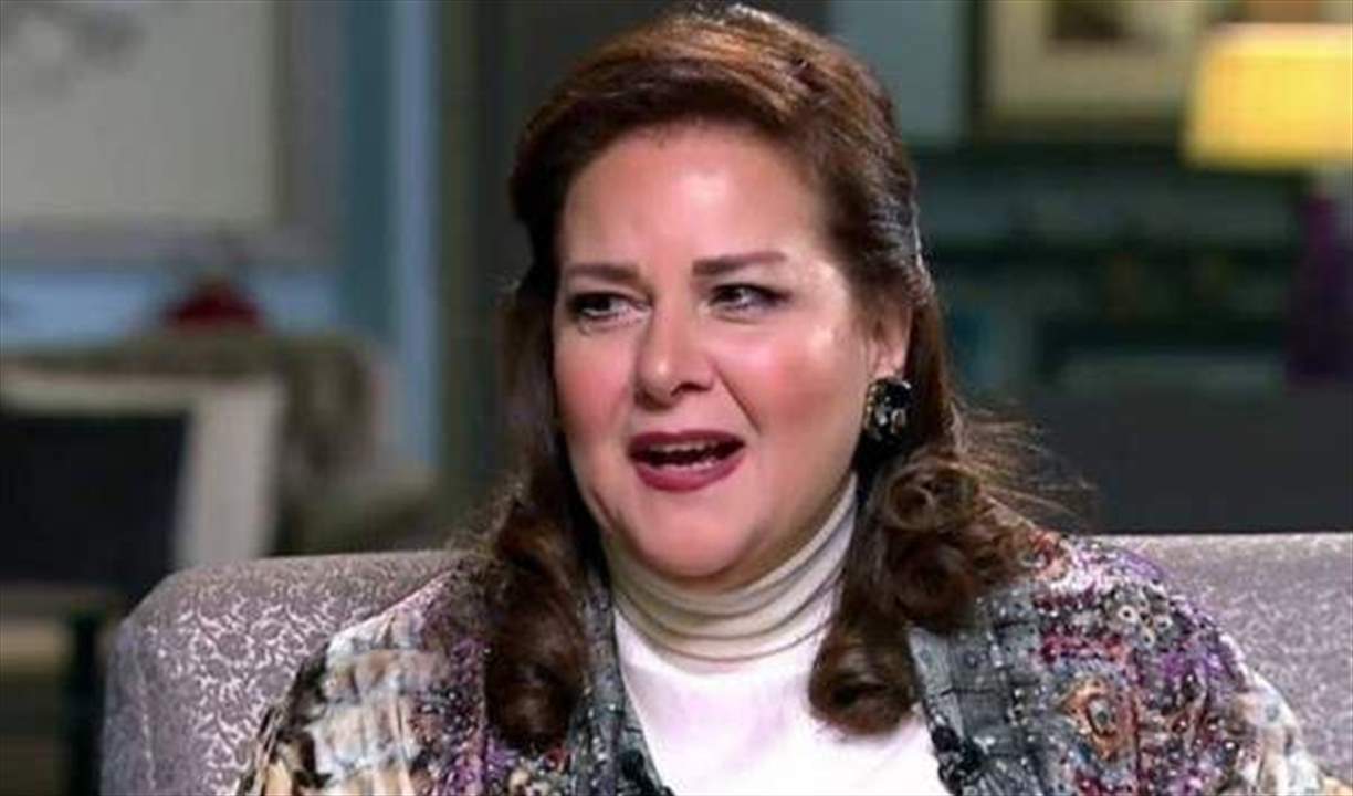 هكذا اخفت عائلة دلال عبدالعزيز خبر وفاة سمير غانم عنها