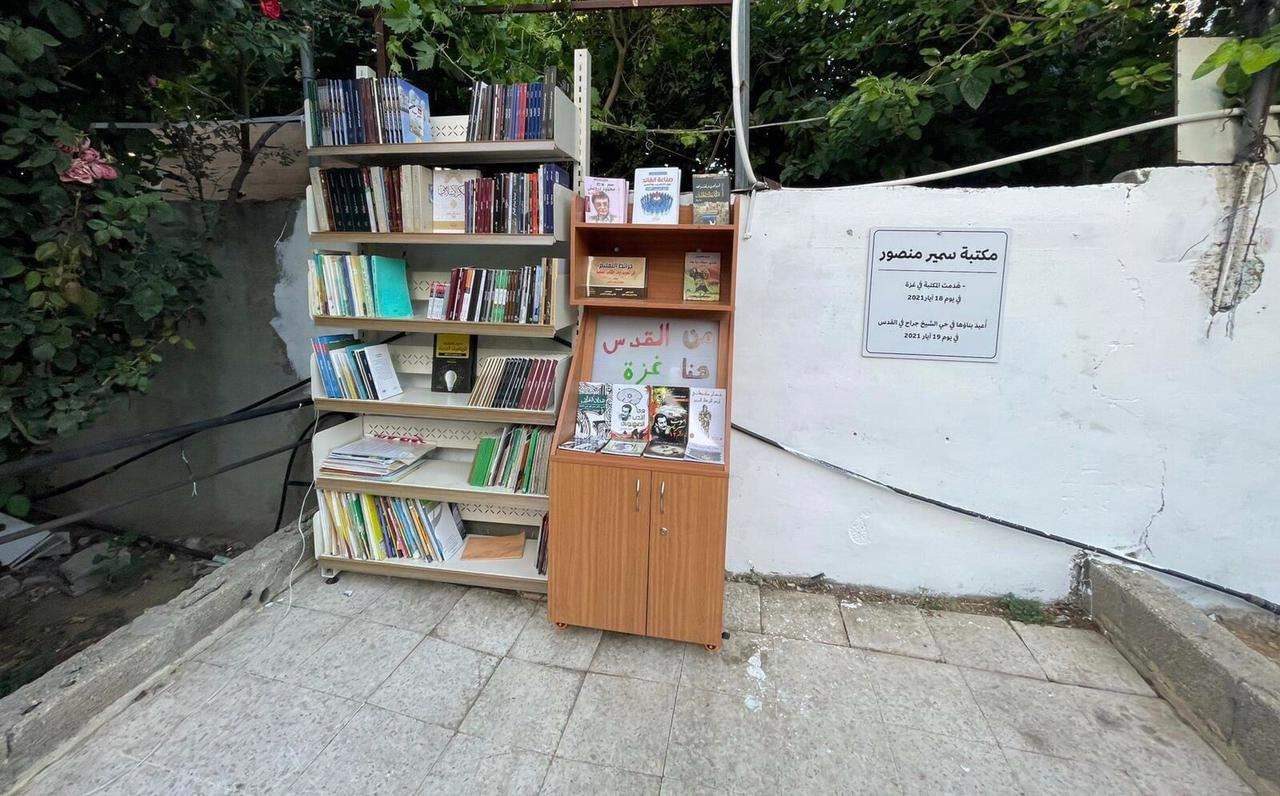   "من القدس هنا غزة".. مقدسيون يفتتحون "مكتبة سمير منصور" في حي الشيخ جراح وفاء لغزة