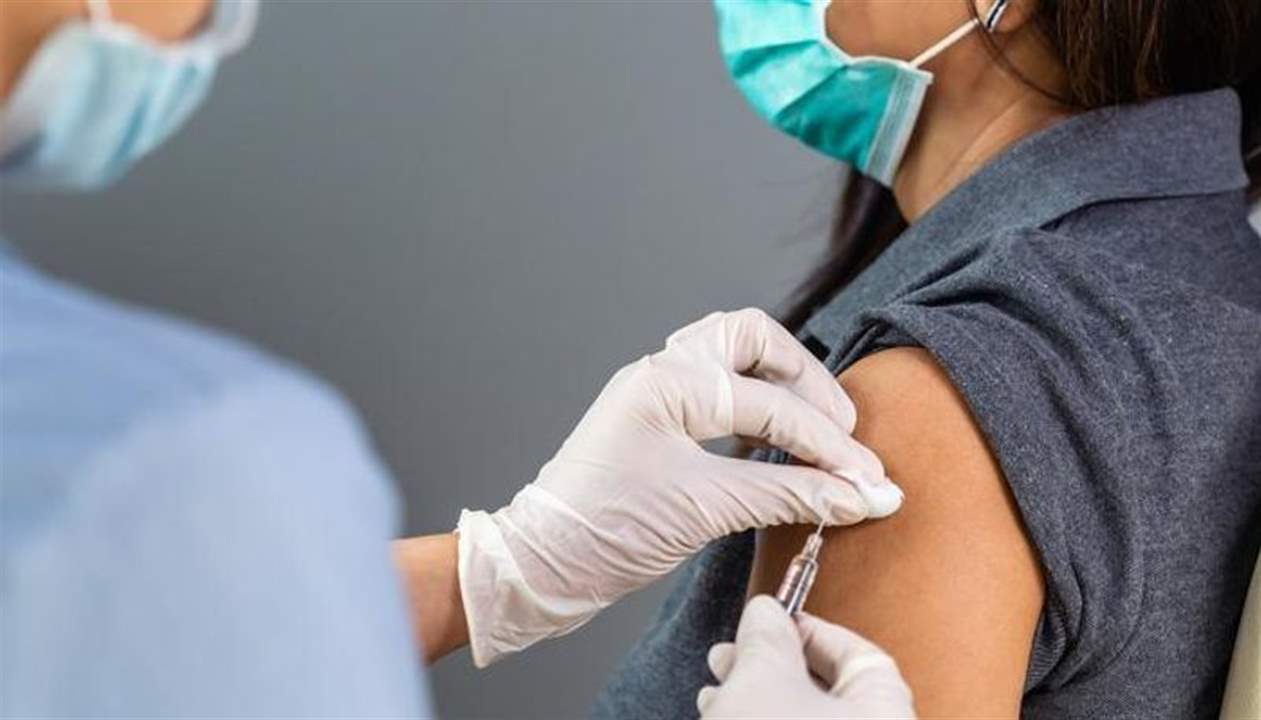 علماء يحلون لغز الجلطات في لقاح كورونا