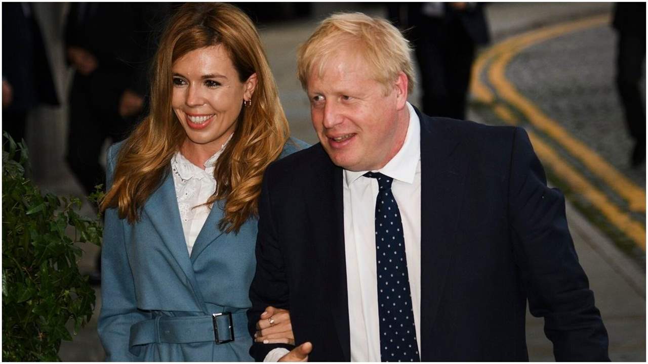 رئيس الوزراء البريطاني بوريس جونسون  يتزوج من خطيبته التي تصغره بـ 23 عاماً