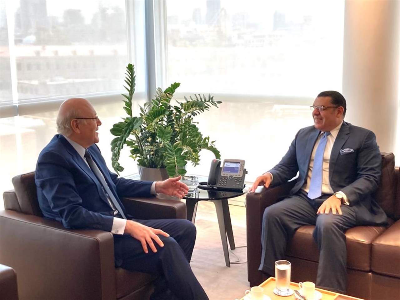 ميقاتي لزواره: سيبقى الجيش صمام أمان البلد وعنوان وحدته