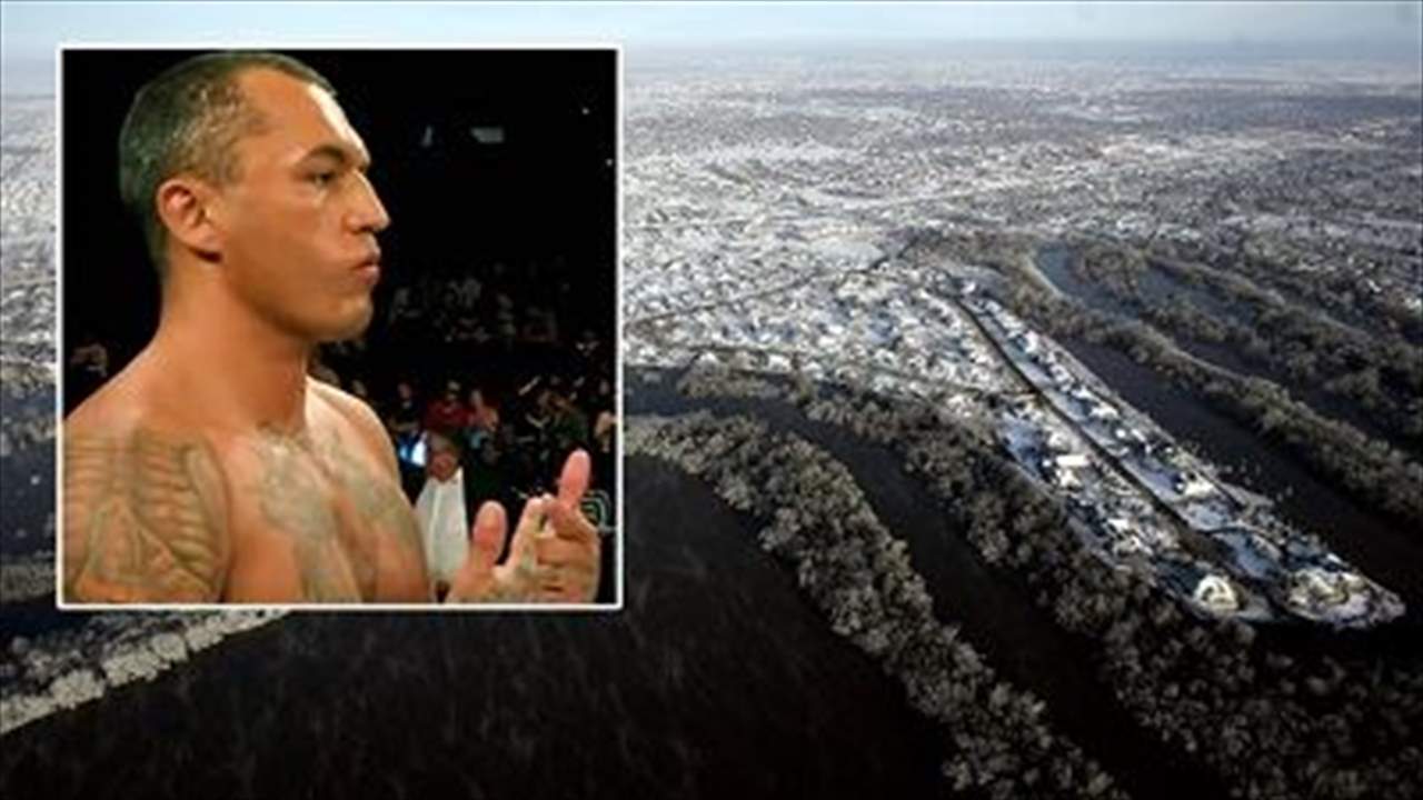 بطل الفنون القتالية غرق وهو يجمع الأخشاب للزينة !!