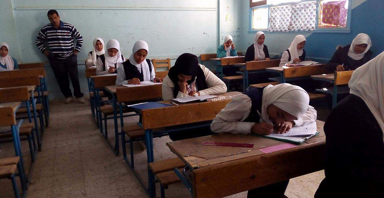 رسالة تلميذة في ورقة الإجابة تثير جدلاً واسعاً في مصر