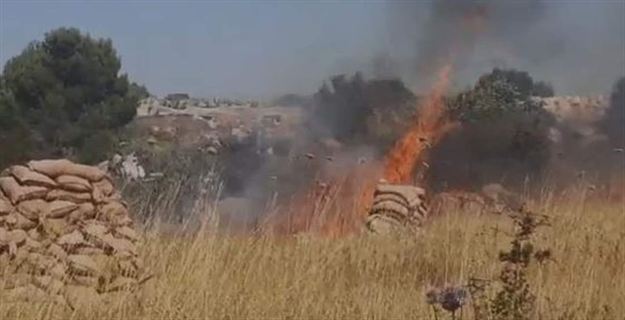 بالفيديو ـ حريق هائل في بلدة ميس الجبل تسبب بإنفجار 51 لغماً زرعها العدو الاسرائيلي 