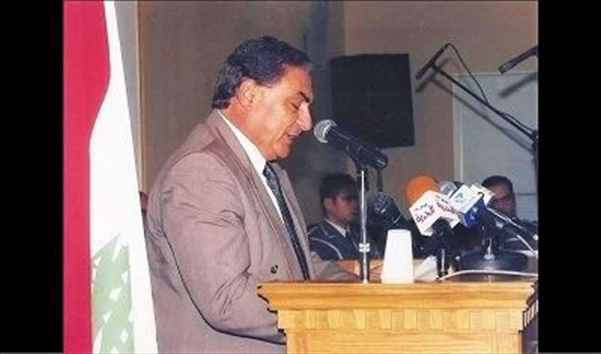 رئيس الجمهورية يمنح إيلي شاهين وسام المُعلّم