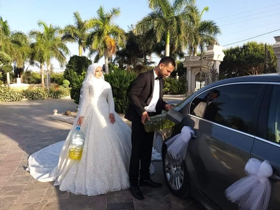 أزمة البنزين تنغص فرحة عروسين 