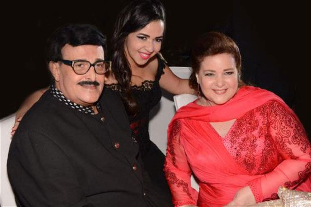 إيمي سمير غانم تنشر صورة جديدة لوالدتها دلال عبد العزيز وتدعو لها بالشفاء