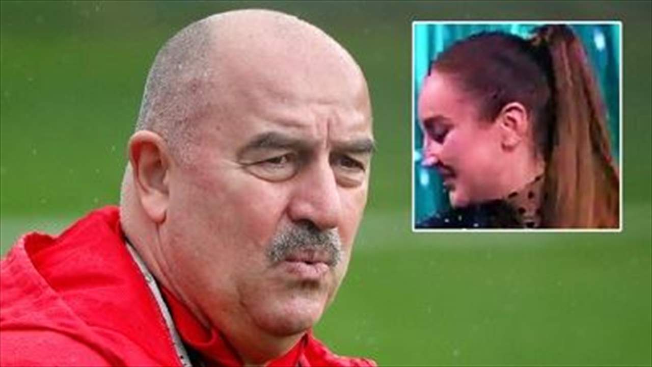 مدرّب روسيا يرفض دخول نجمة البوب غرفة ملابس لاعبيه