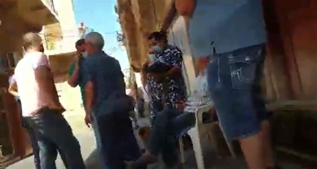 بالفيديو- إشكال بين محامي جبران باسيل ومواطنين بعد إجبارهم على إخلاء محالهم.. وبويز يوضح!