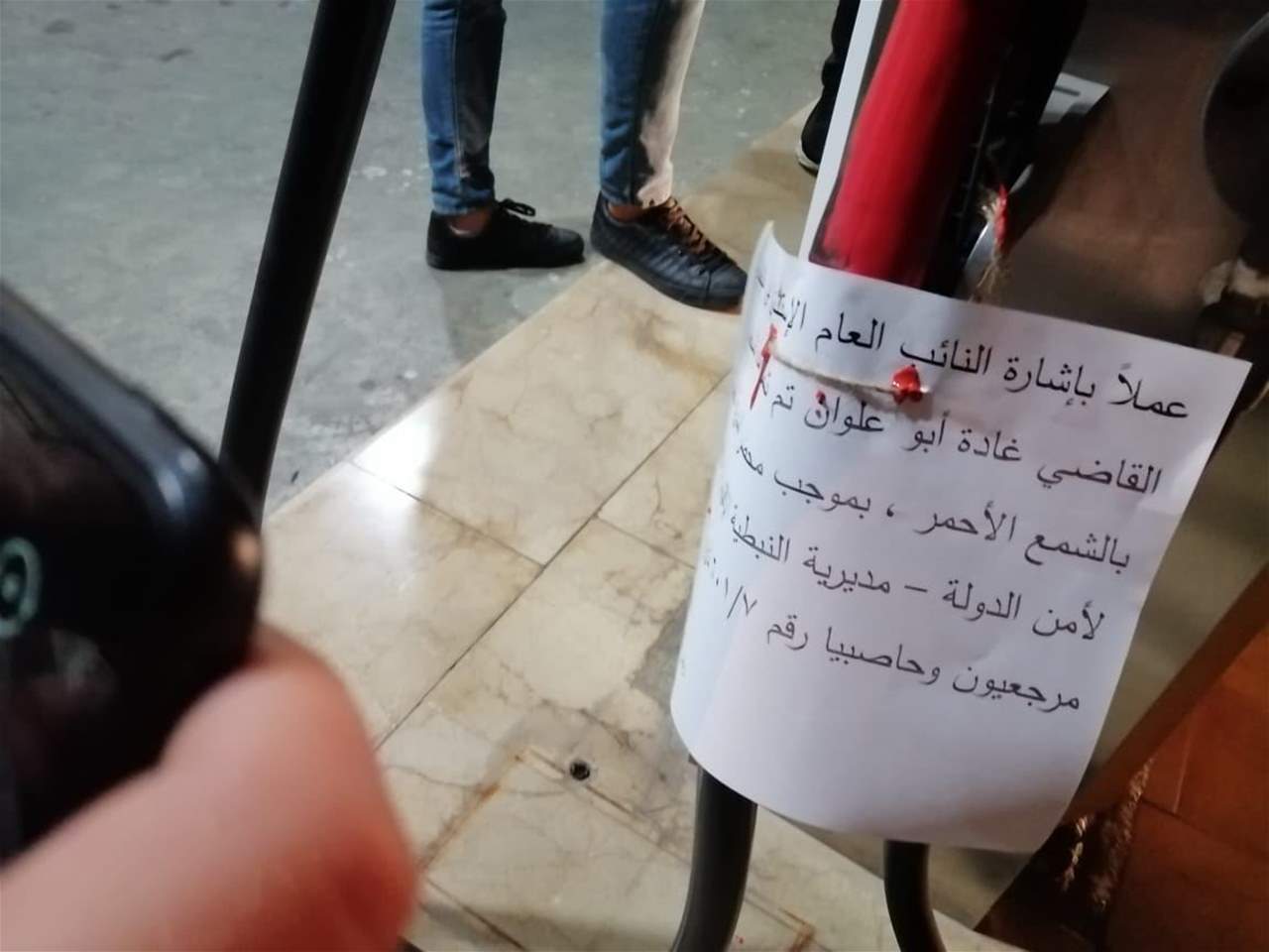 اقفال محطة بالشمع الاحمر في الخيام