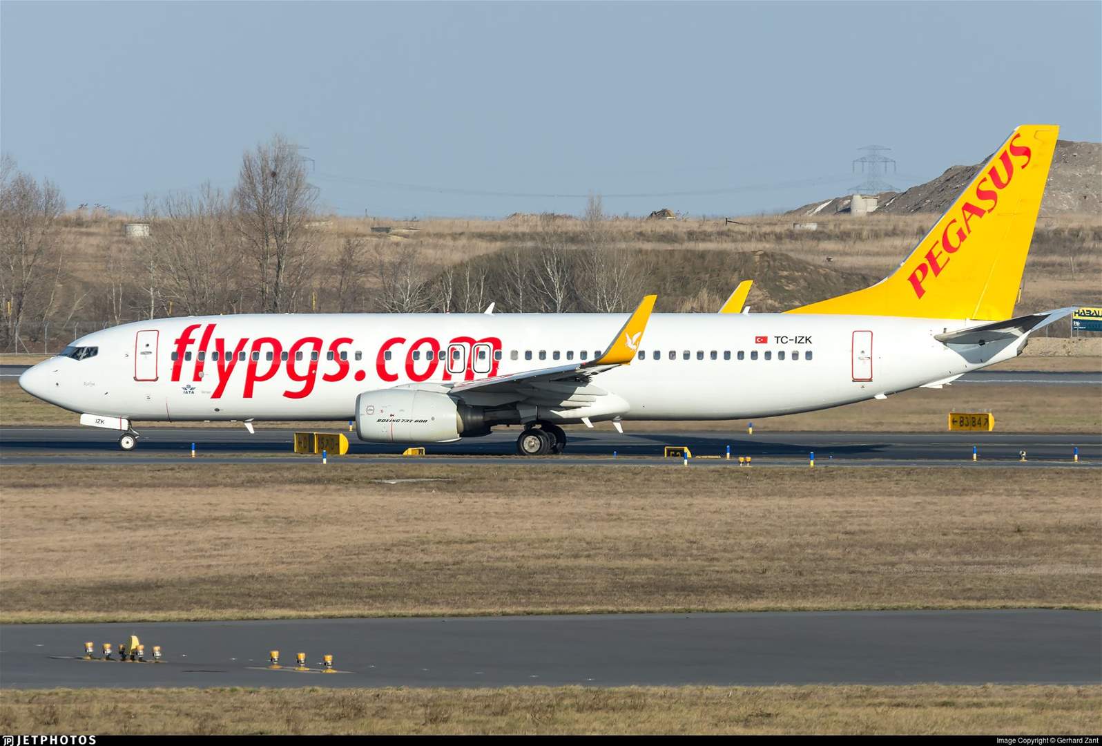 طائرة تركية على متنها ركاب لبنانيون تعجز عن الهبوط في مطار بيروت