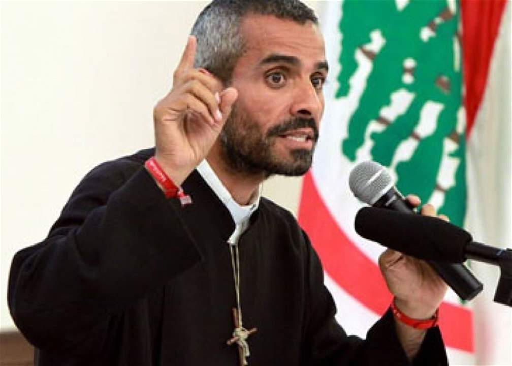 الأب مجدي علاوي في أول كلمة بعد وفاة نجله.. "نحنا ما منموت.."