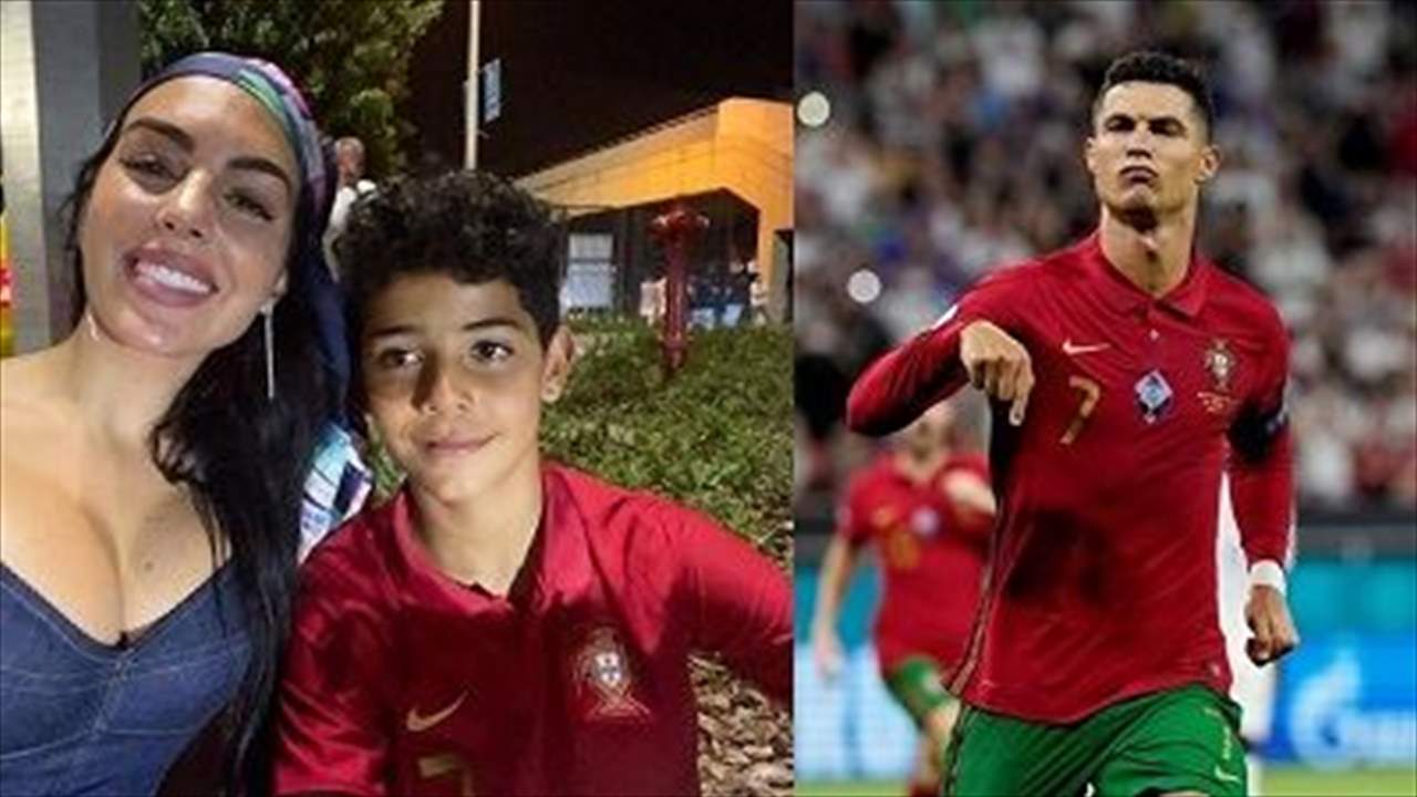 صور: جورجينا تتغنى من المُدرّجات بإنجازات رونالدو