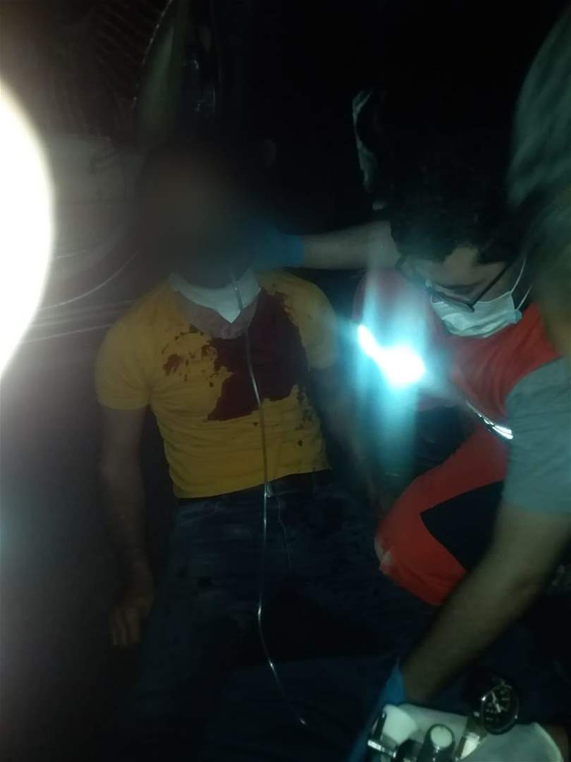 في صيدا.. راكب في سيارة أجرة طعن سائقها بسكين في رقبته ولاذ بالفرار 