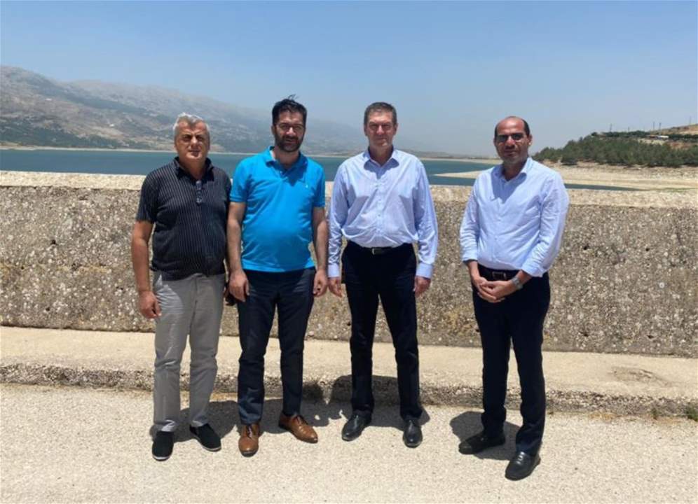 الوزير مراد جال مع سفير رومانيا على بحيرة القرعون