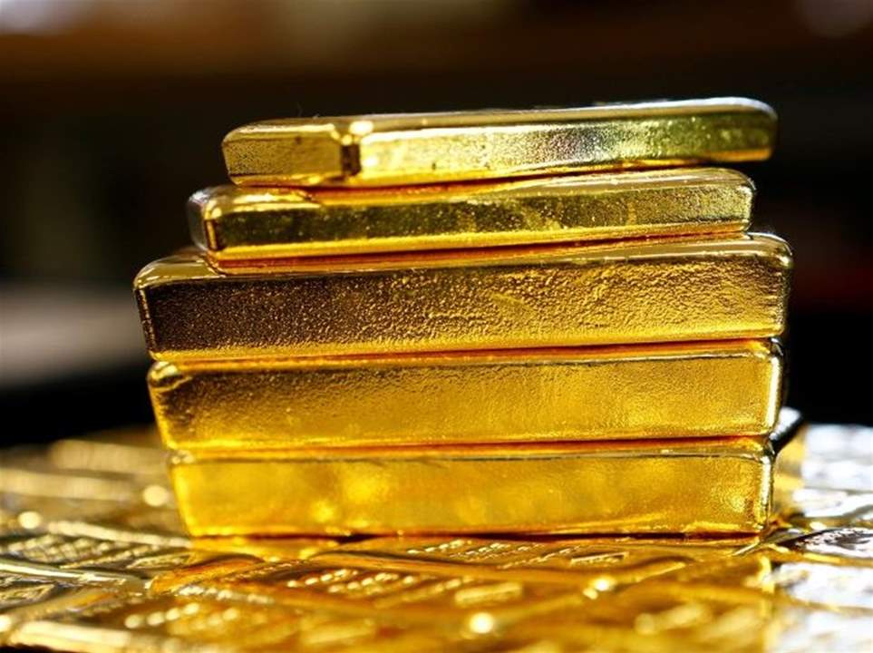 الذهب يقترب من 1800 دولار مع توقف مكاسب الدولار