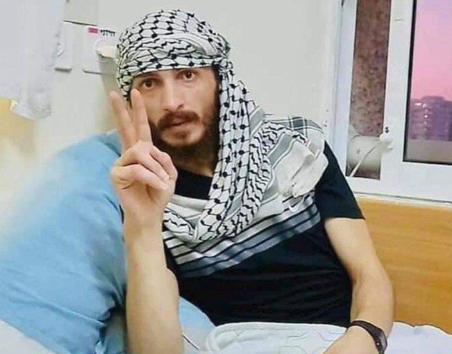 بعد 65 يوما من الإضراب.. الأسير الغضنفر أبو عطوان ينتصر على السجان