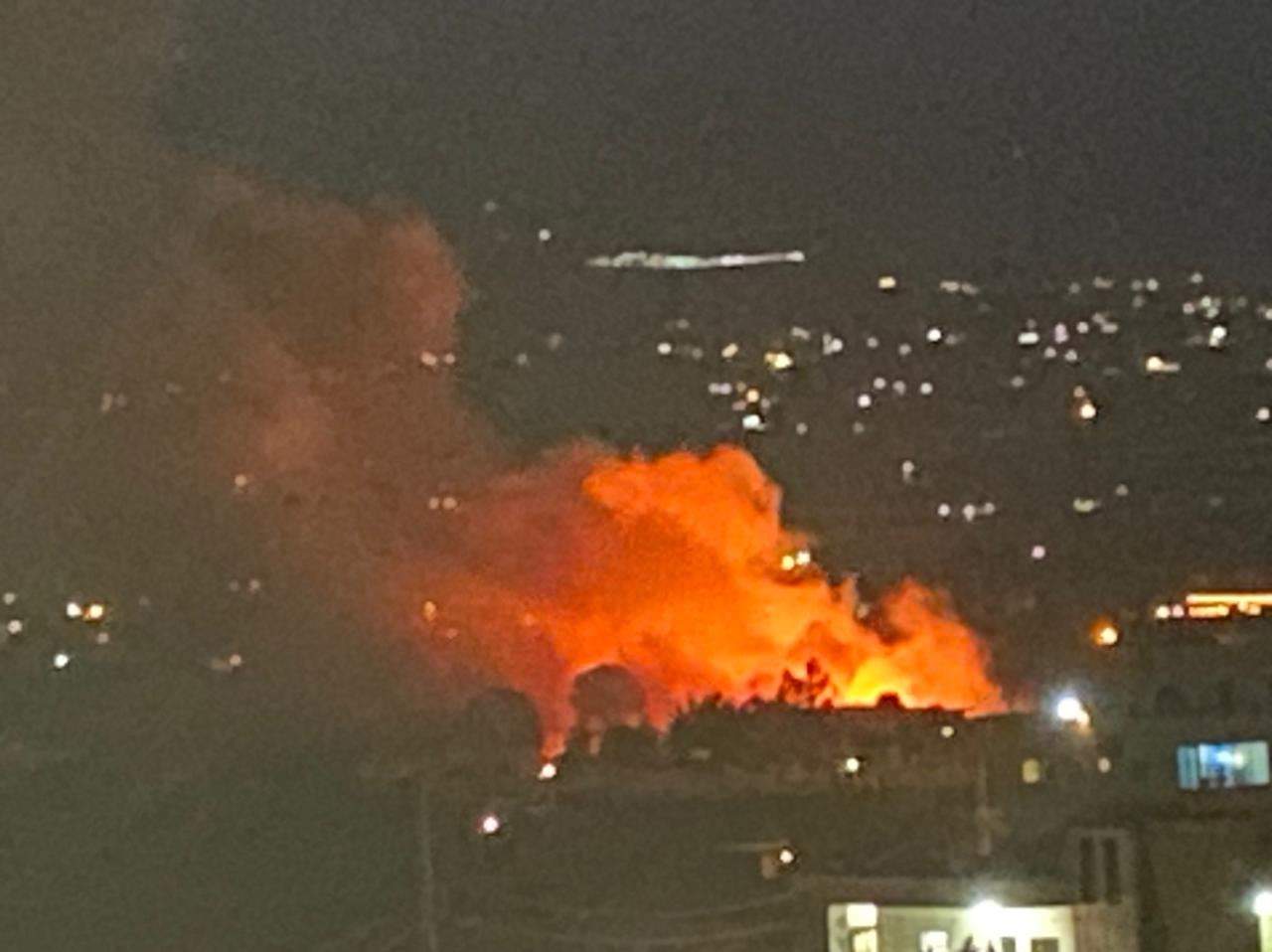 مراسل "الجديد": حريق شب نتيجة إحتكاك كهربائي في مخيم "هلال" في سهل الطيبة