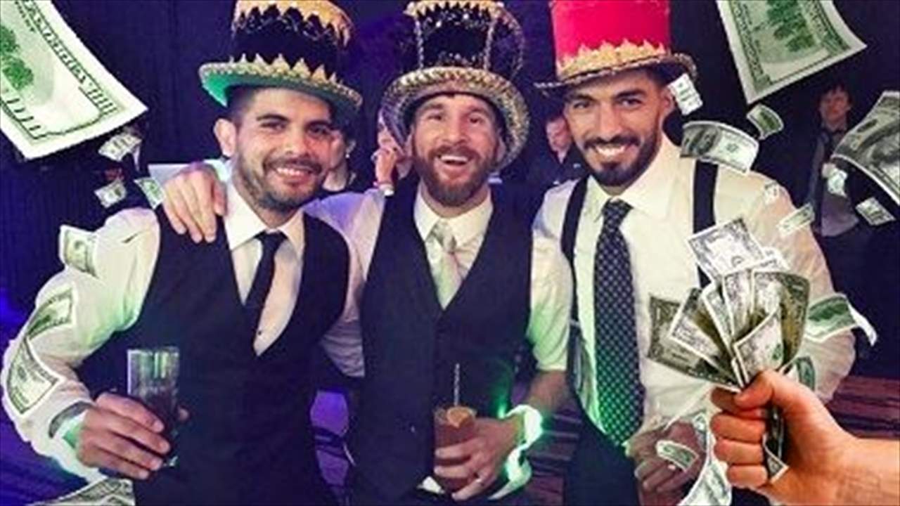 فيديو - ميسي سجين في مطعم بسبب المُعجبين